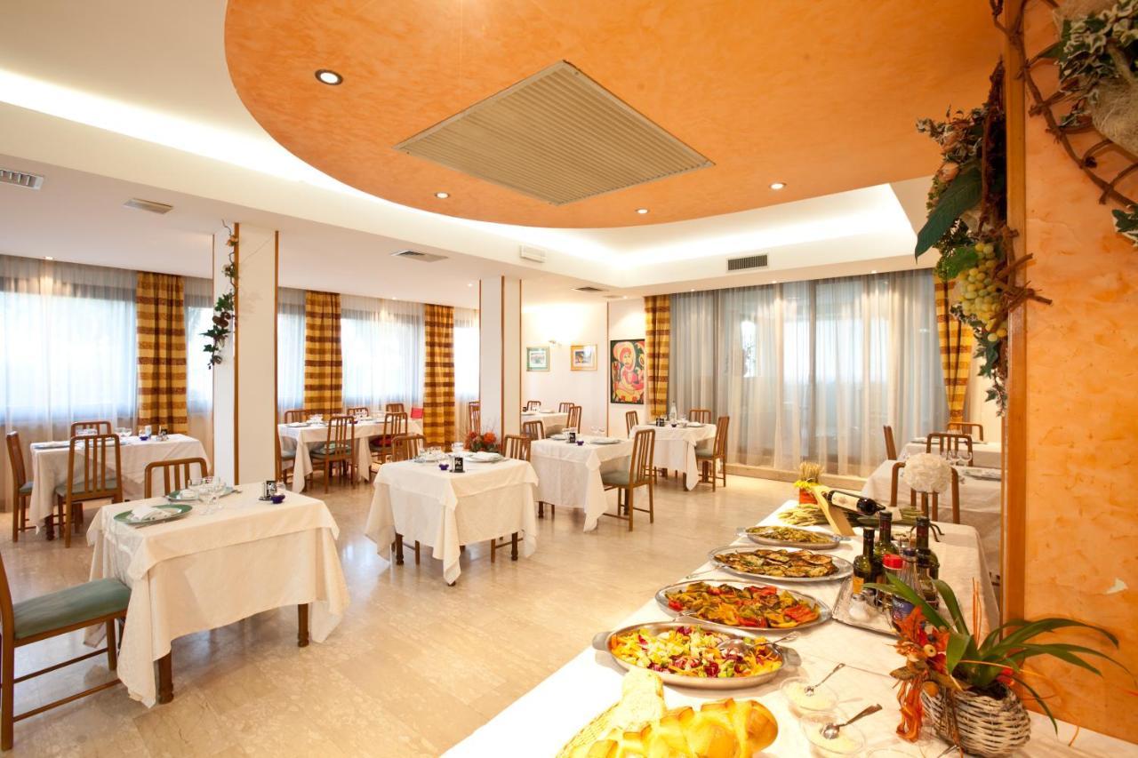 Hotel Canguro San Benedetto del Tronto Esterno foto