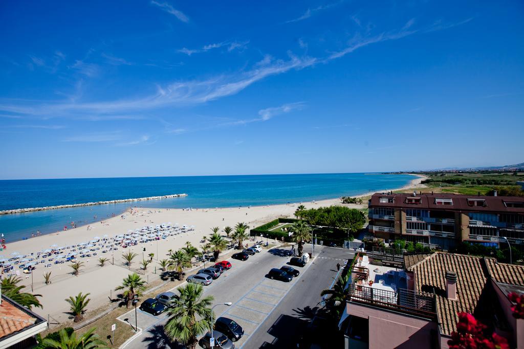 Hotel Canguro San Benedetto del Tronto Esterno foto