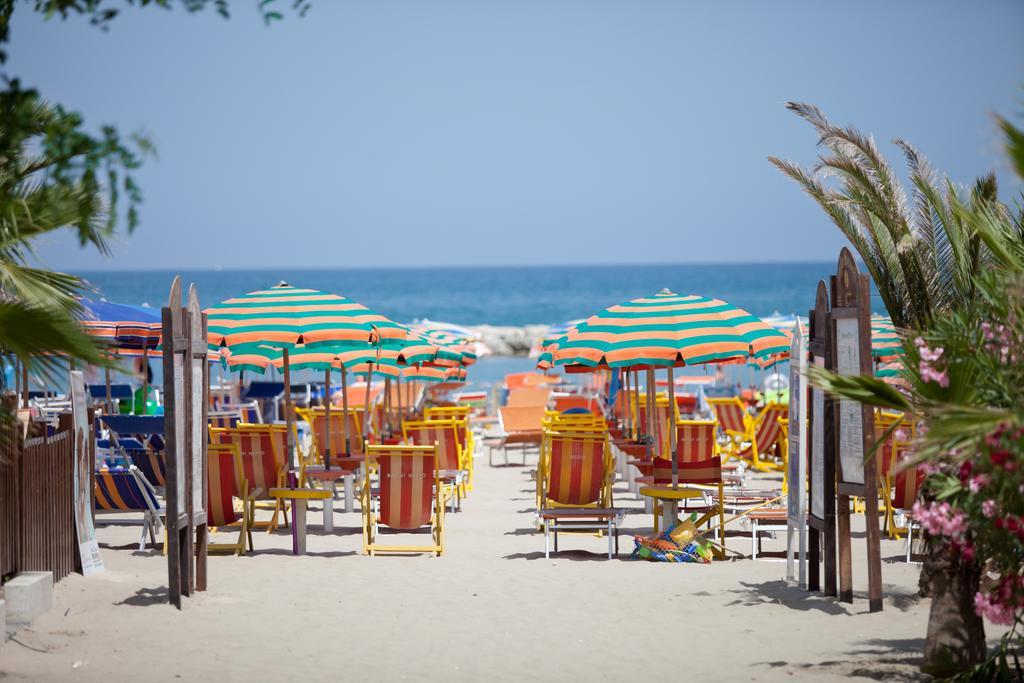 Hotel Canguro San Benedetto del Tronto Esterno foto