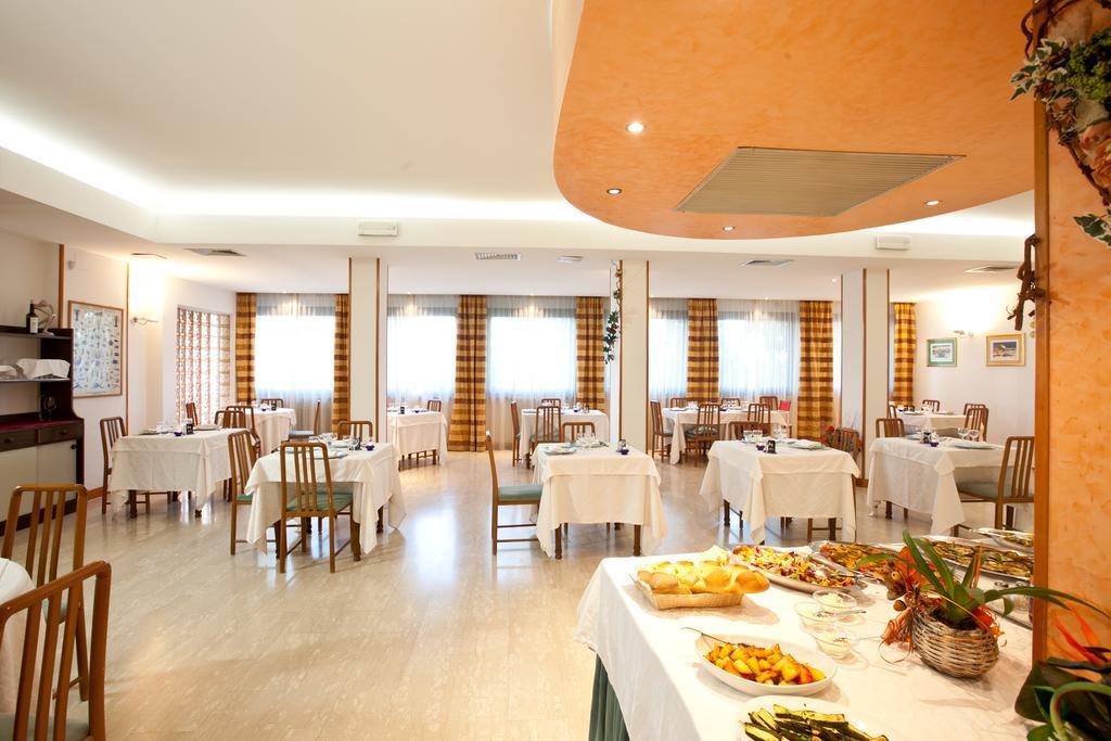 Hotel Canguro San Benedetto del Tronto Esterno foto