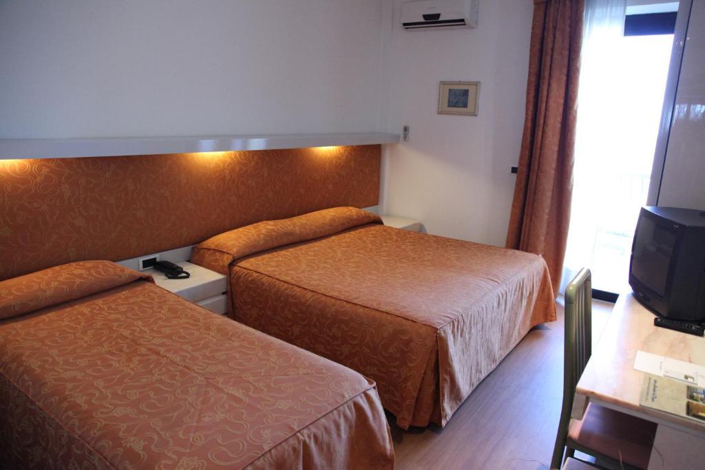 Hotel Canguro San Benedetto del Tronto Esterno foto
