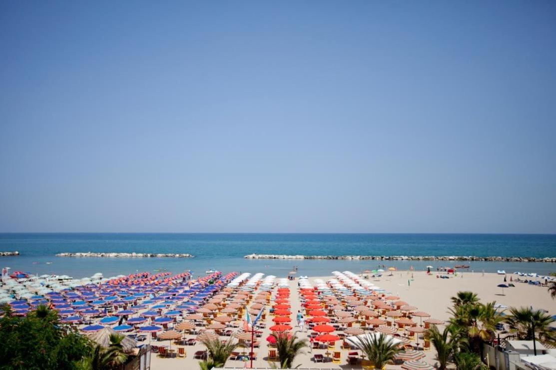 Hotel Canguro San Benedetto del Tronto Esterno foto