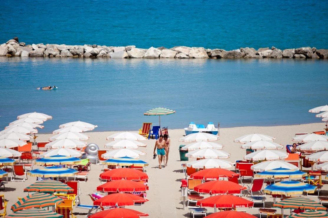 Hotel Canguro San Benedetto del Tronto Esterno foto